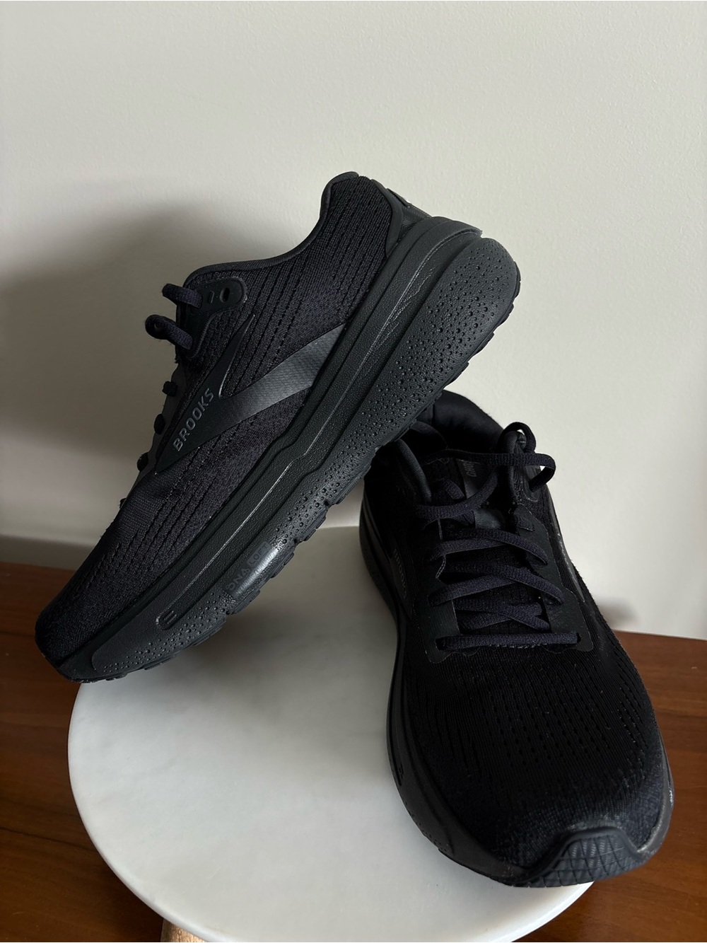 Brooks Ghost Max 2 Men’s size 9 Triple Black Athletic Shoes - Black